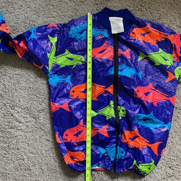 Bob Chinn’s Crabhouse Tyvek Fish Jacket - Picture 7 of 9